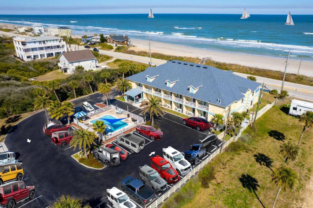 Ocean Sands Beach Inn - HISTORIC District - 2 Miles - DOWNTOWN Trolly Pickup EVERY morning - Saltwater Mineral Pool open until 4 AM - 1 Acre Private Beach - Breakfast starts at 5AM - Nightly Fresh Baked Cookies and Popcorn - Free Beach Bike Rentals