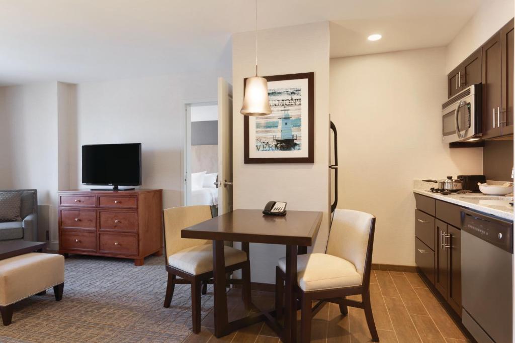Homewood Suites by Hilton Burlington (Burlington) 