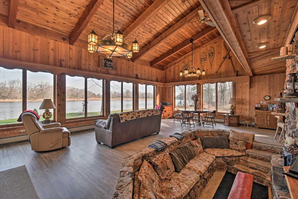 Eagles Nest - Baraboo Cabin on Wisconsin River!