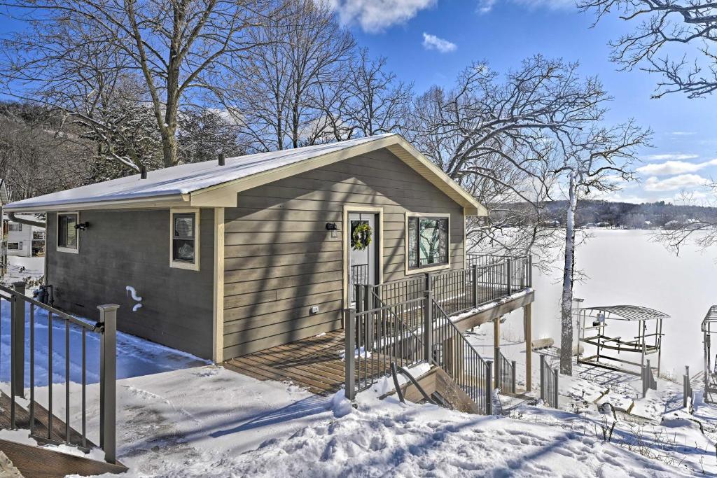 Happys Haven Cabin with Gas Grill and Fire Pit!