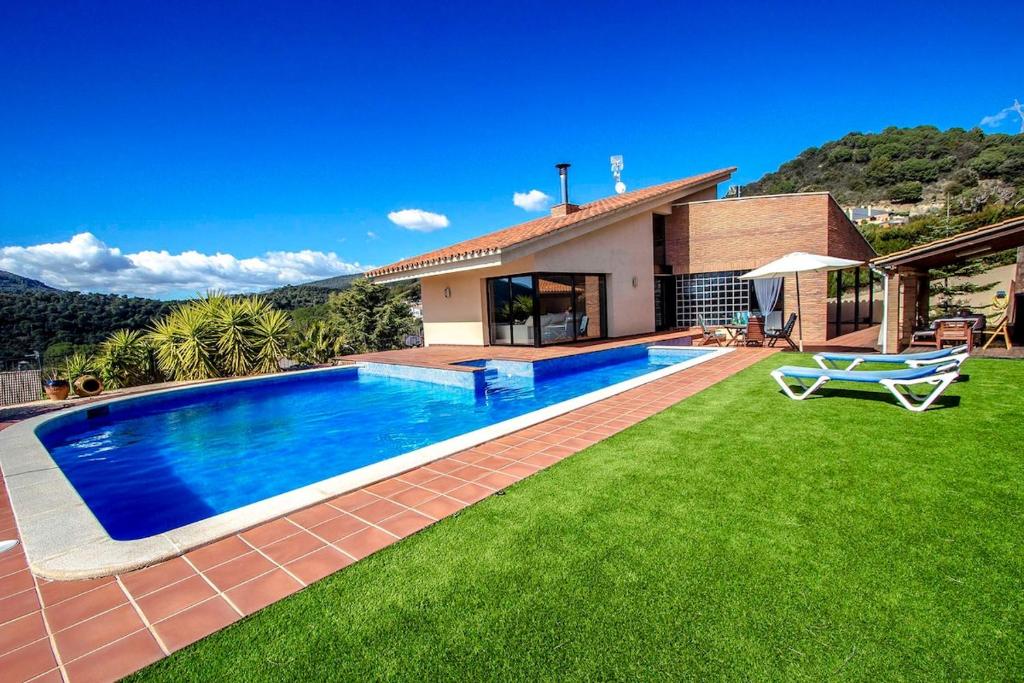 Catalunya Casas Stunning modern villa and just half hour to Barcelona!