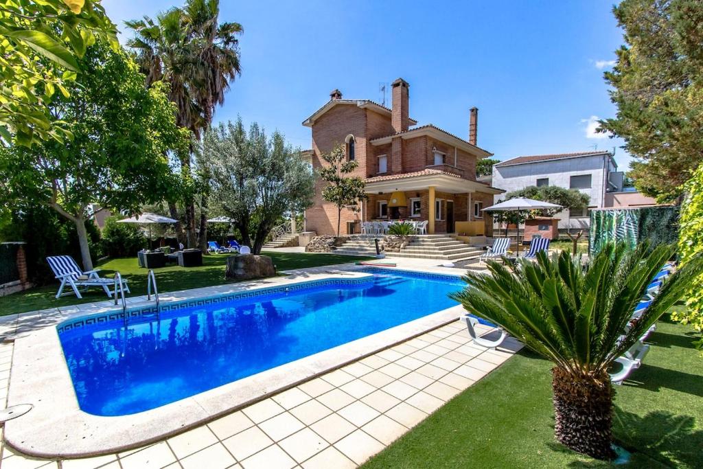 Catalunya Casas Stunning Villa with private pool 33 km to Barcelona